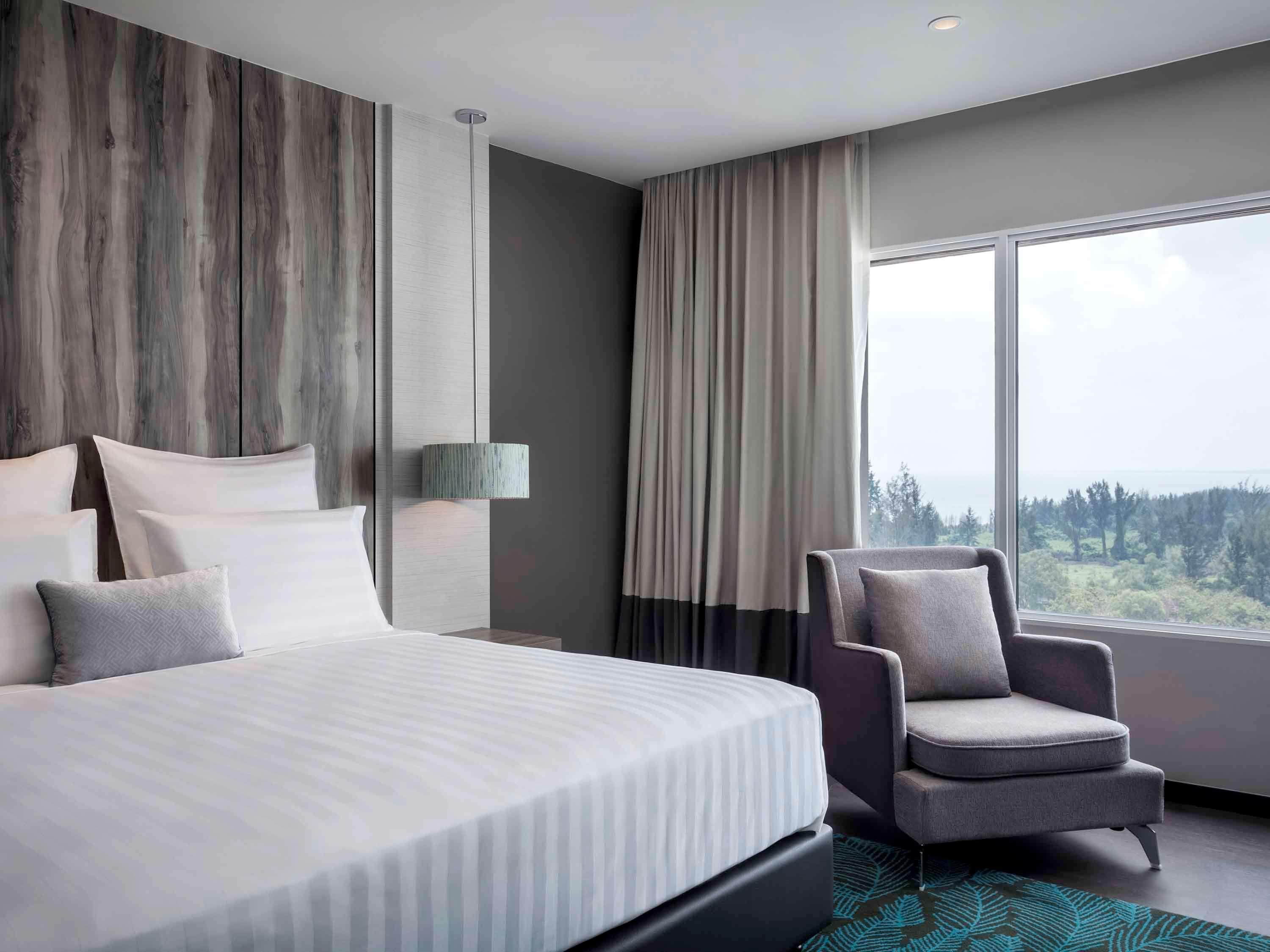 Pullman Miri Waterfront Hotel Exterior photo Deluxe Room